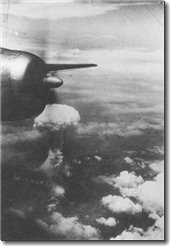 Atomic_cloud_over_Hiroshima_from_B-29.jpg